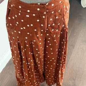 Stylish Polka Dot Capris in Brown